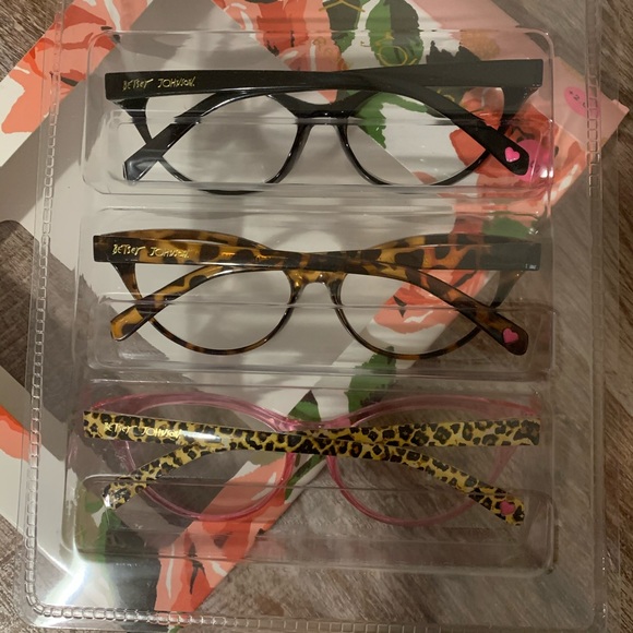 NIB Betsey Johnson Reading Glasses Set - Picture 7 of 7